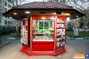 آراستگی سیمای بصری شهر در سال نو؛ 178 دکه مطبوعاتی مشهد رنگ‌آمیزی و یکسان‌سازی شد